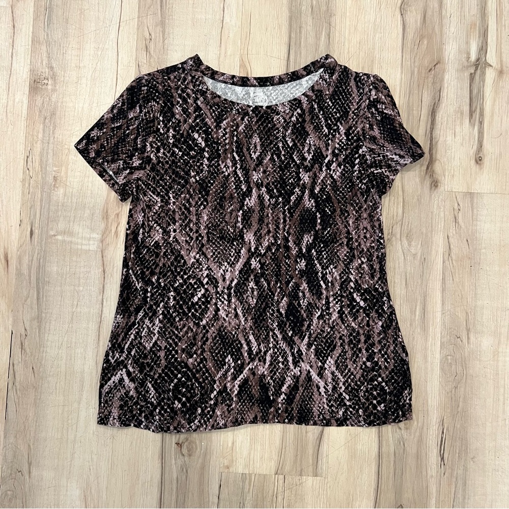 24/7 Comfort Apparel Black and Brown Snake Print Graphic Short Sleeve Tee